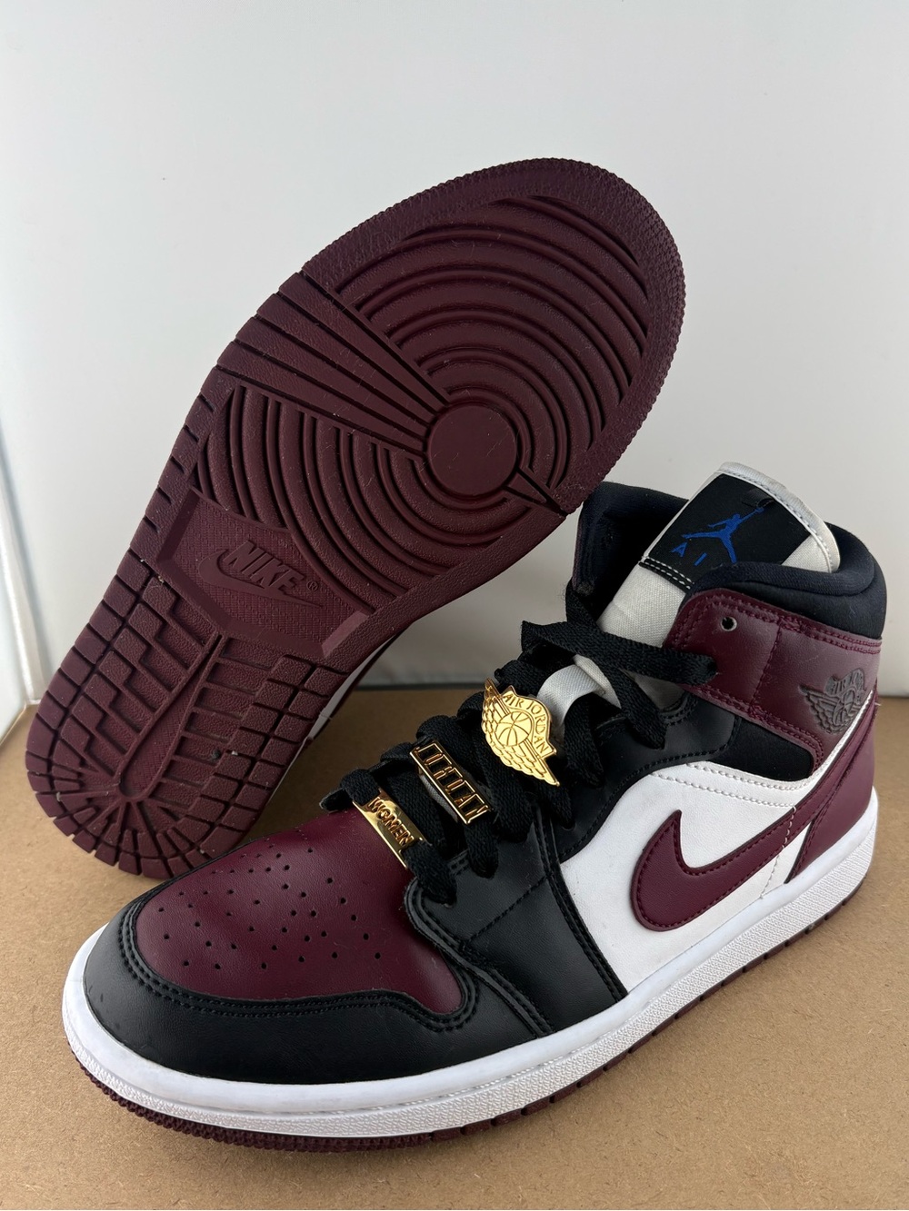 Nike WMNS Air Jordan 1 Mid SE Gold Pendants CZ4385-016 Women's Size 8.5